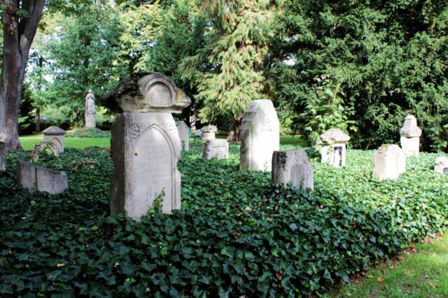 “Auf dem alten Friedhof”